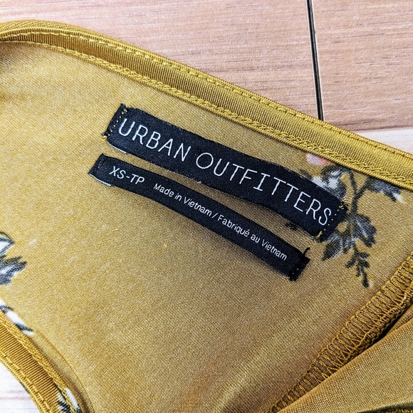 Urban Outfitters V Neck Tank Top - Picture 3 of 7